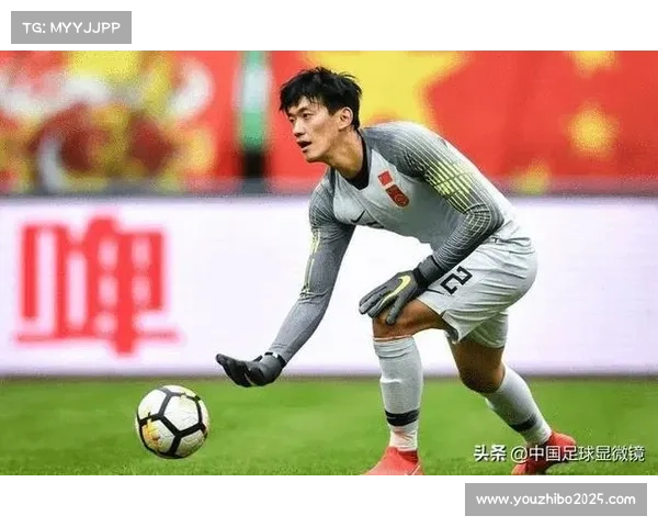 颜骏凌赛前与范德萨互动交流 海港发布吉祥物增添比赛趣味